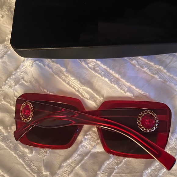 Authentic Versace Red Square Sunglasses - Picture 2 of 3